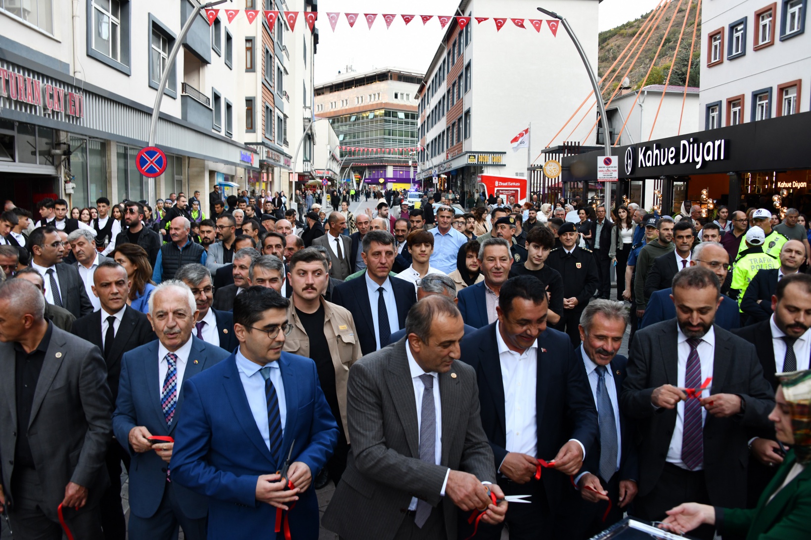 Gümüşhane'de 27. Kuşburnu Festivali başladı   30
