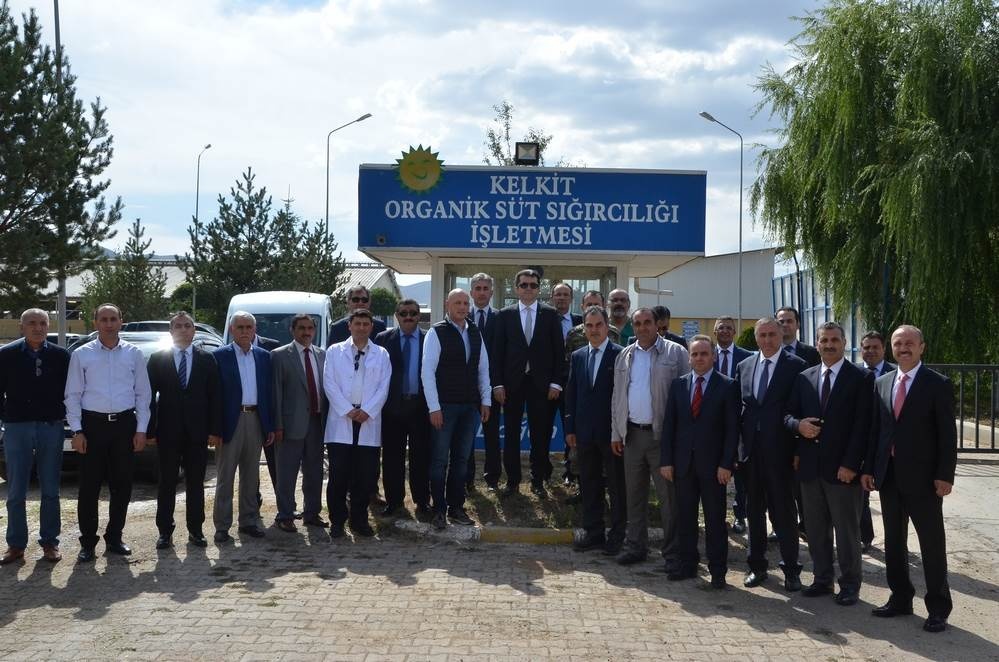 Vali Memiş, Kelkit’te tarımsal tesisleri inceledi 10