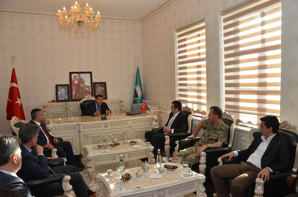 Vali Memiş, Kelkit’te tarımsal tesisleri inceledi 9