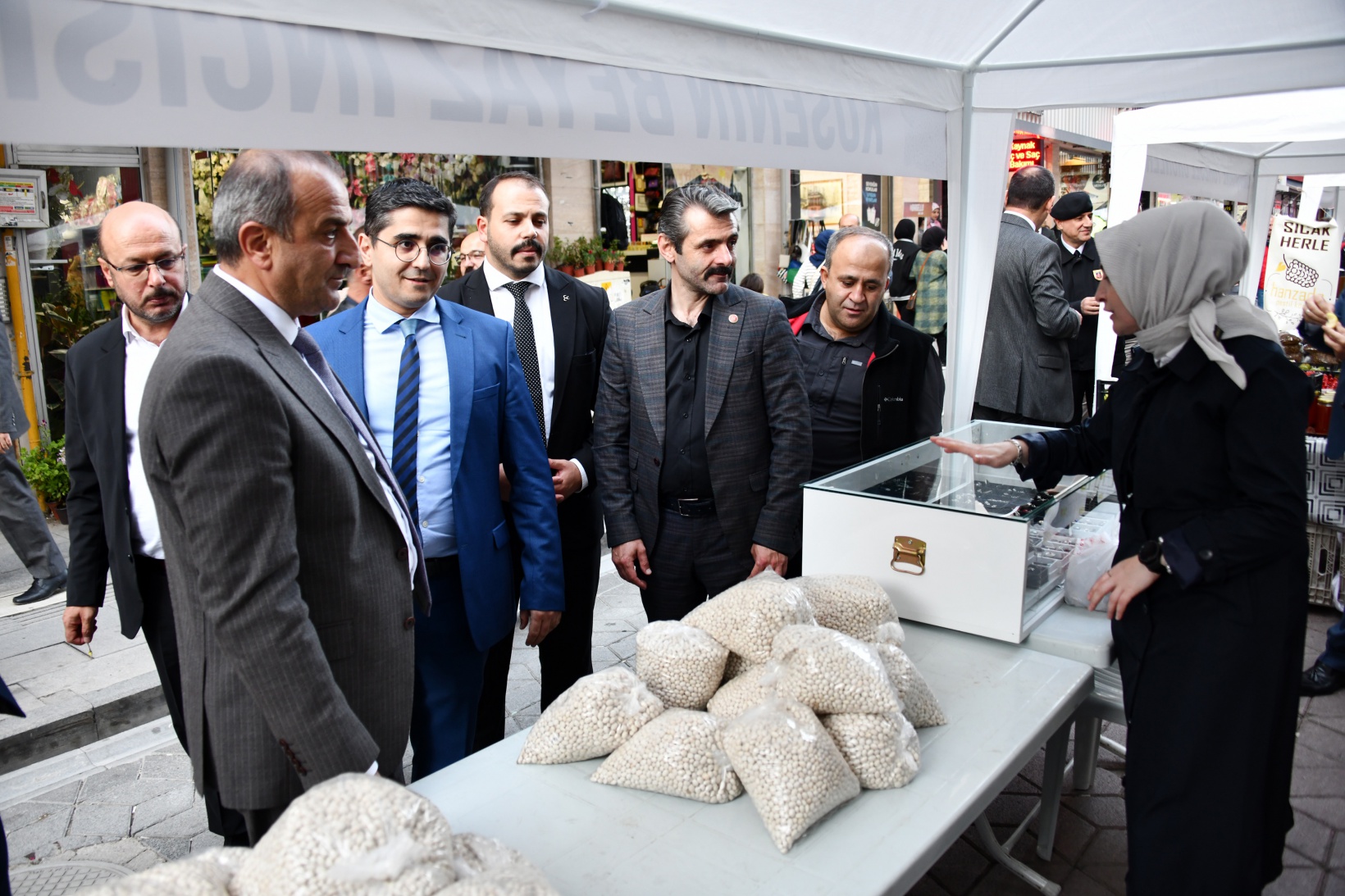 Gümüşhane'de 27. Kuşburnu Festivali başladı   26