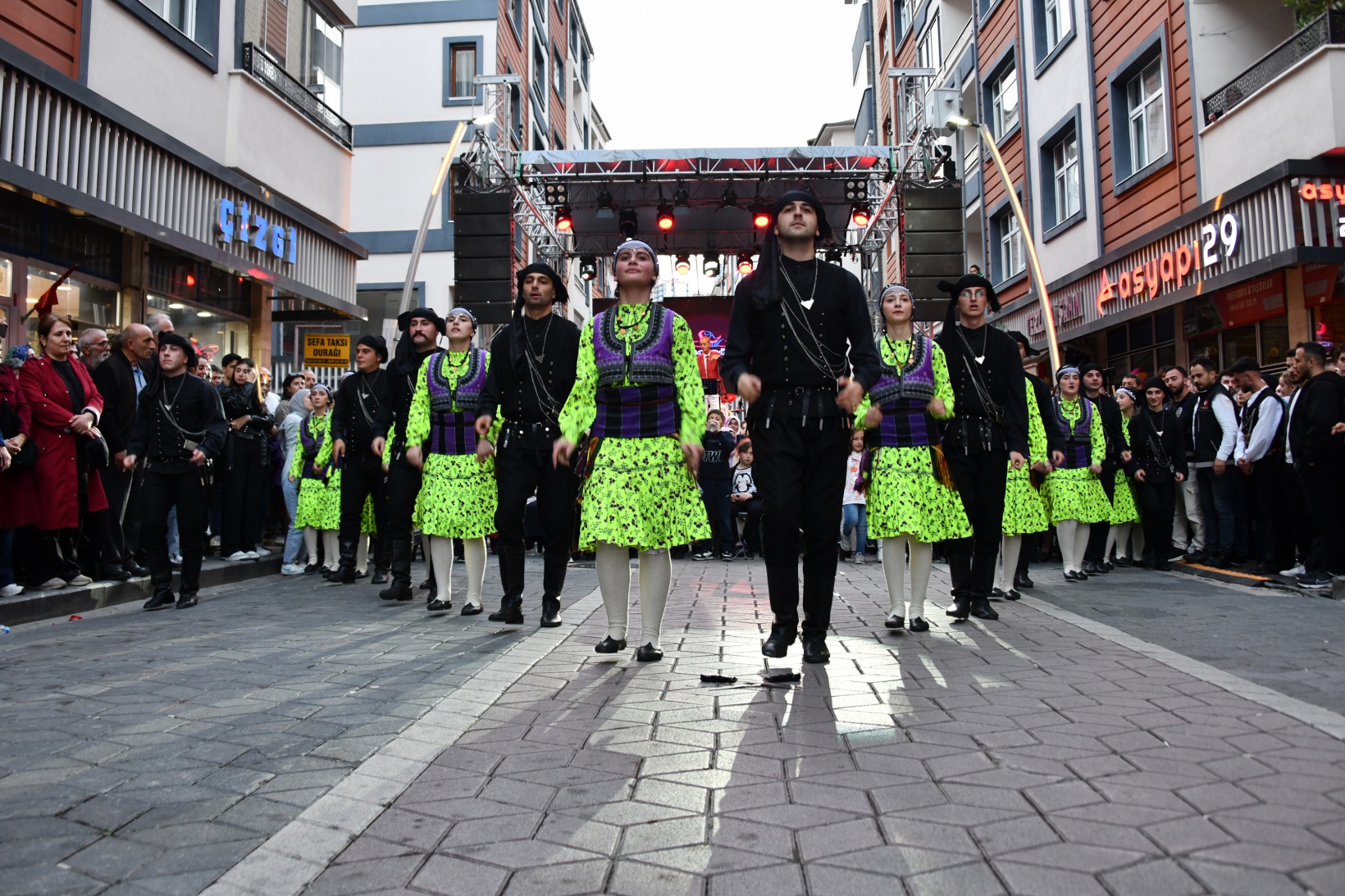 Gümüşhane'de 27. Kuşburnu Festivali başladı   28