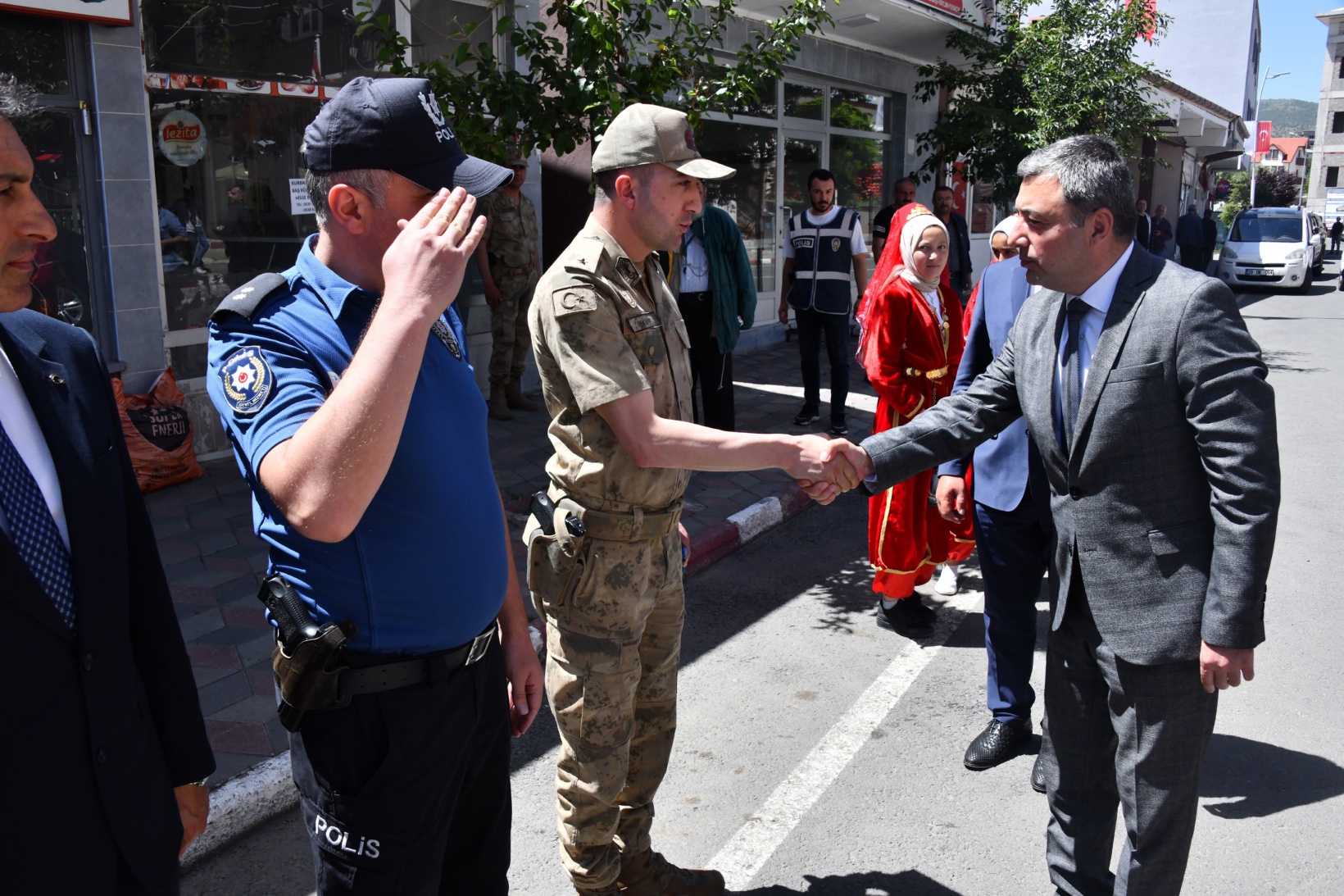 Vali Tanrısever Köse ilçesinde incelemelerde bulundu 28