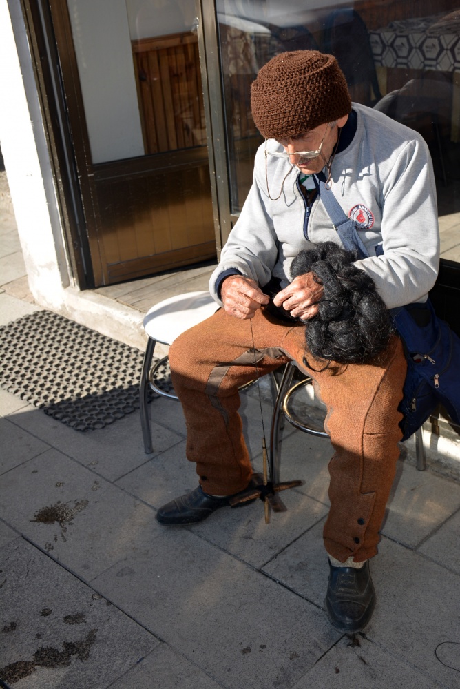 72 yıldır kıl çorabı örüyor 3