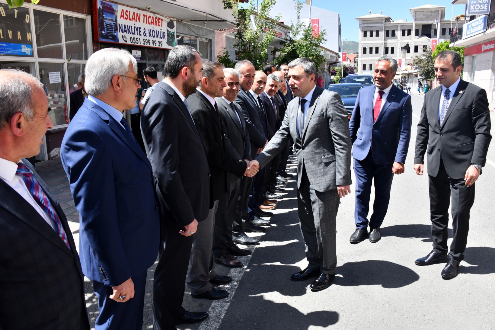 Vali Tanrısever Köse ilçesinde incelemelerde bulundu 15