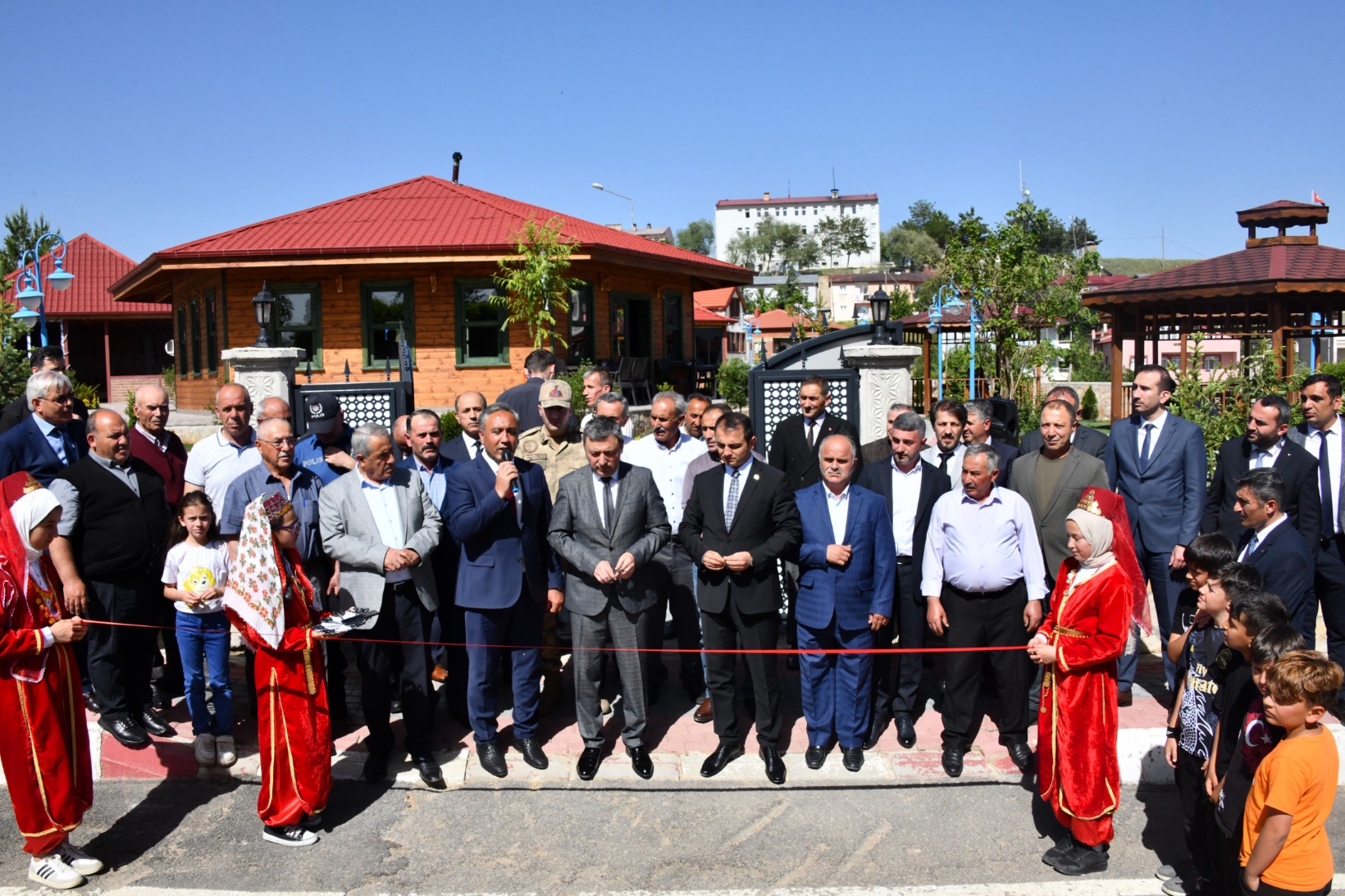 Vali Tanrısever Köse ilçesinde incelemelerde bulundu 14