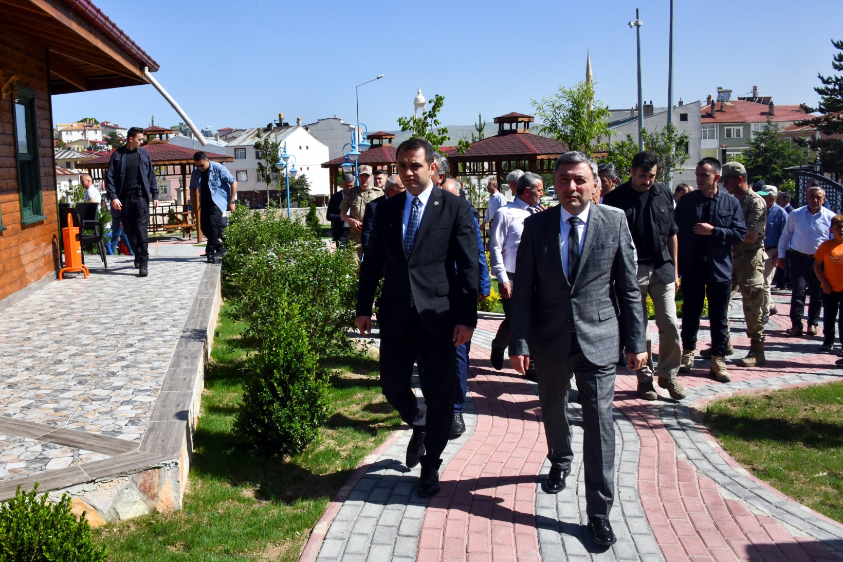 Vali Tanrısever Köse ilçesinde incelemelerde bulundu 42