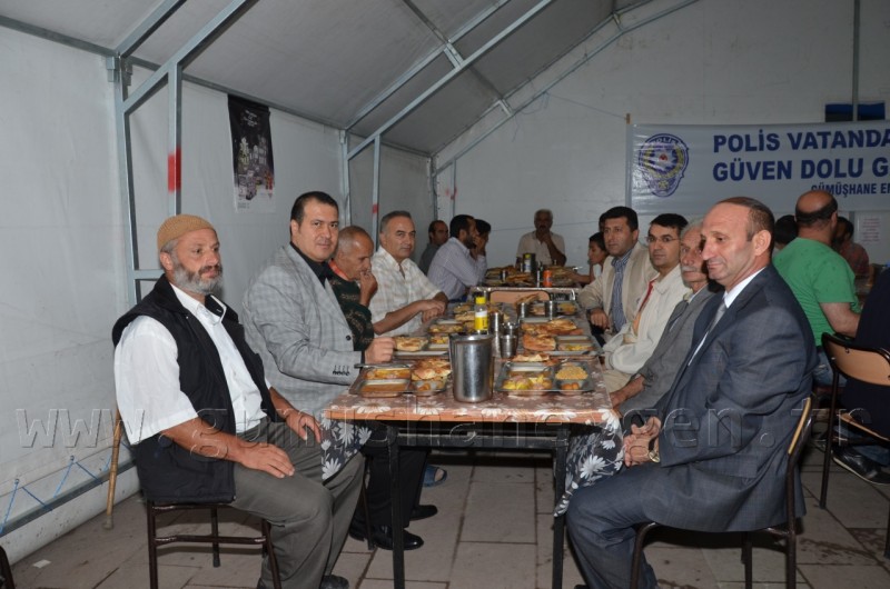 Gümüşhane Emniyetinden Vatandaşlara İftar Yemeği 1