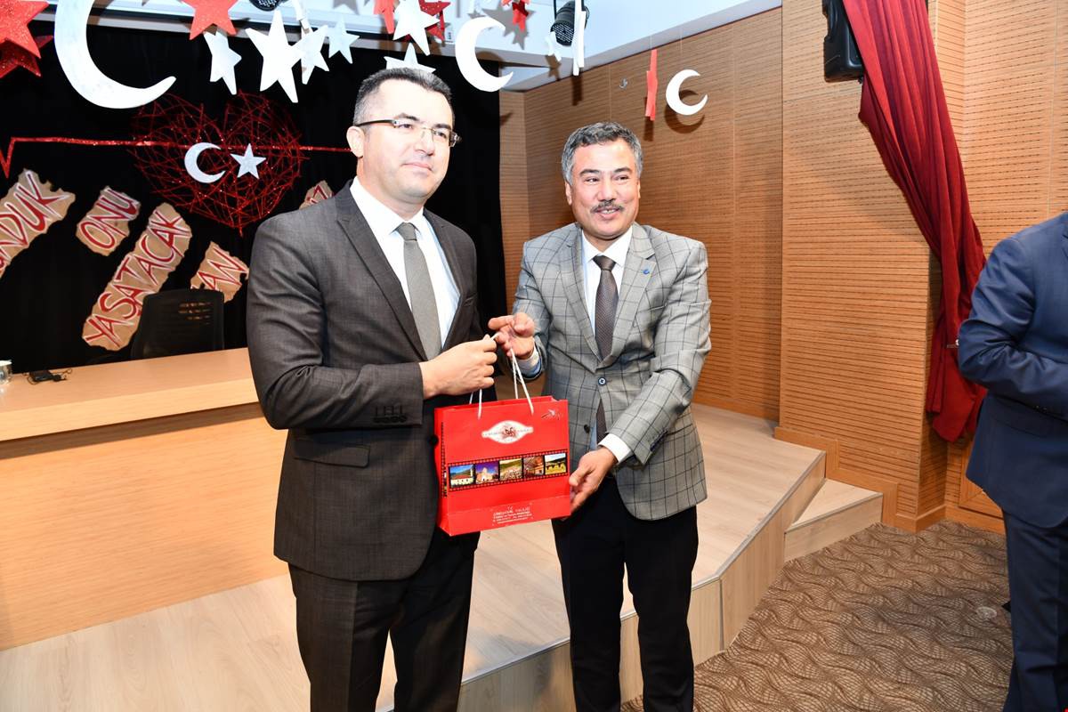 Vali Memiş, eğitim camiasına veda etti 1