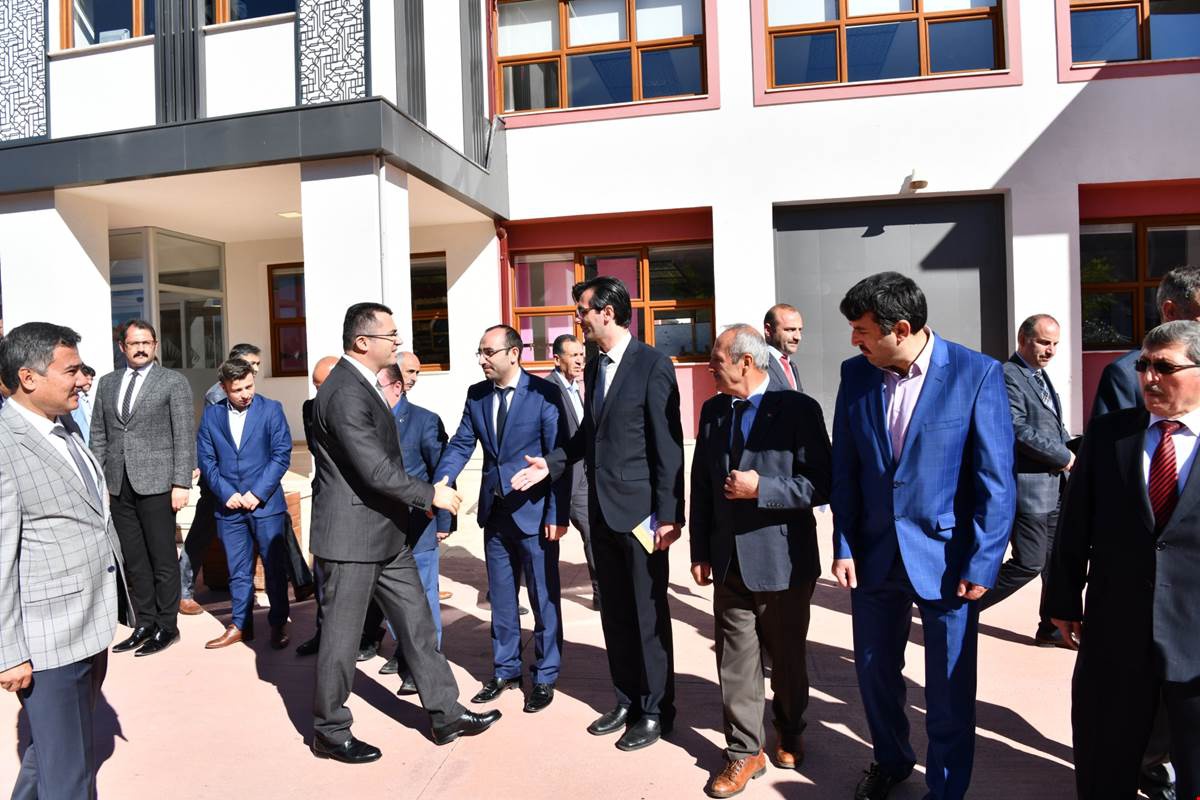 Vali Memiş, eğitim camiasına veda etti 7