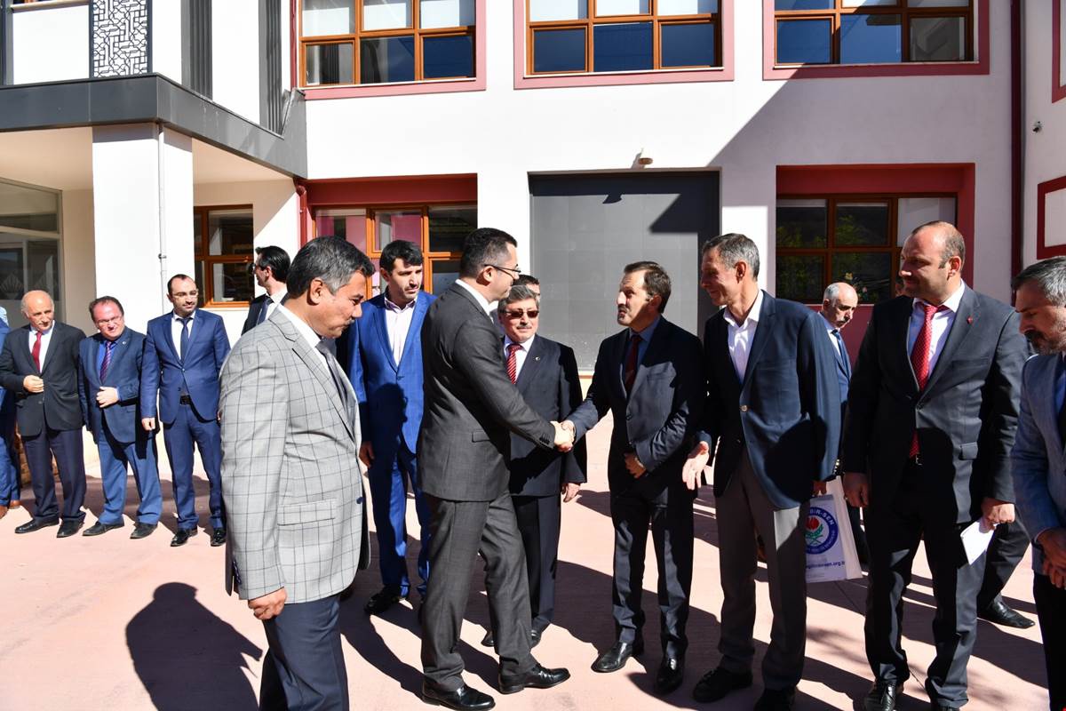 Vali Memiş, eğitim camiasına veda etti 9