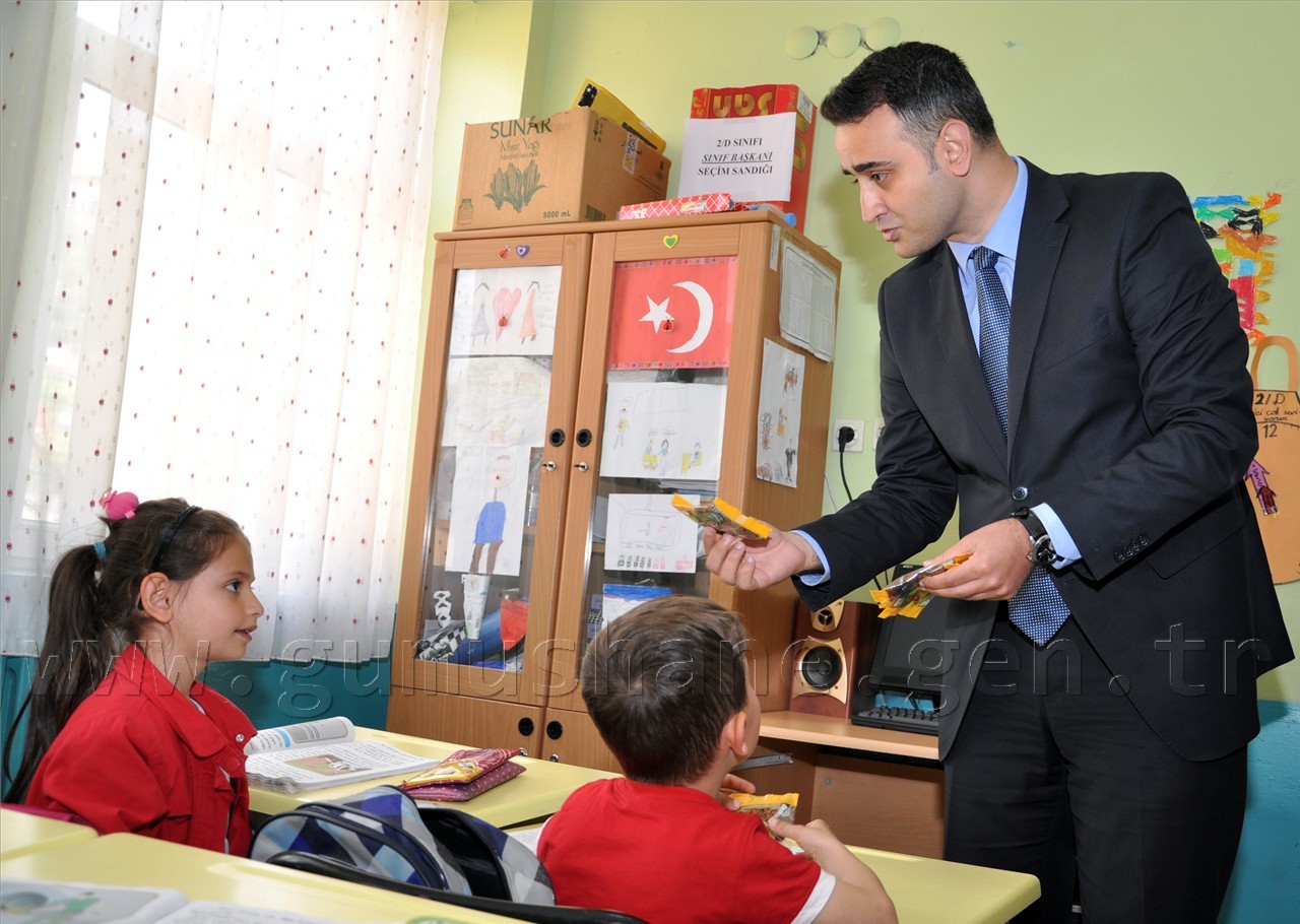 Gümüşhane’de öğrencilere kuru üzüm dağıtıldı 2