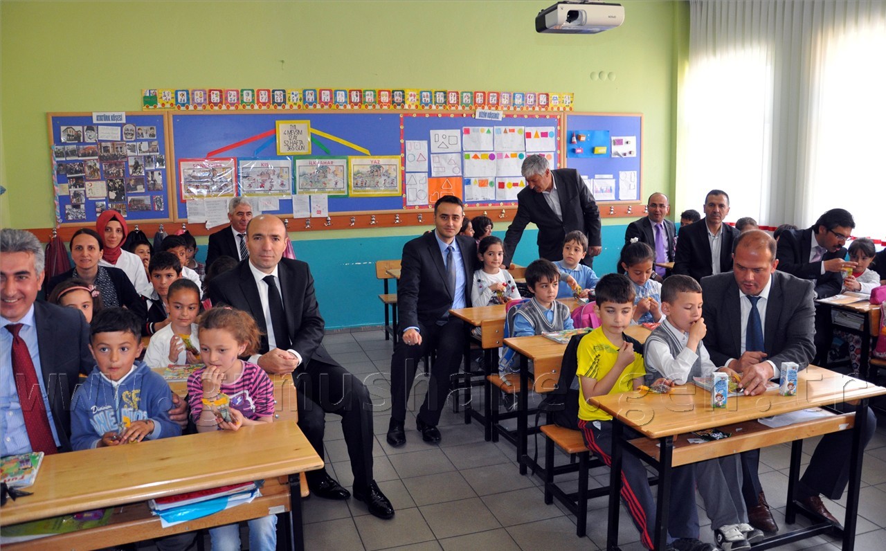 Gümüşhane’de öğrencilere kuru üzüm dağıtıldı 3