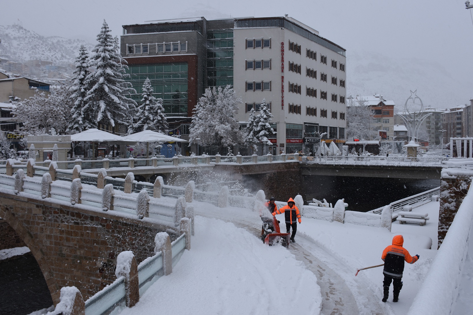 Gümüşhane Belediyesinden kar mesaisi 1