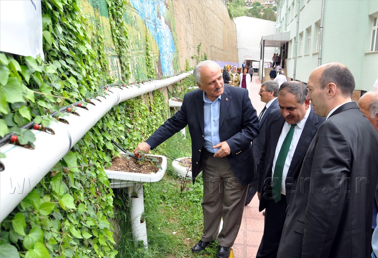 İbn-i Sina’da TÜBİTAK Bilim Fuarı Açıldı 5