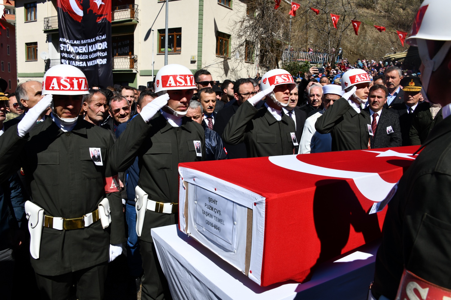 Gümüşhane şehidini son yolculuğuna uğurladı  7