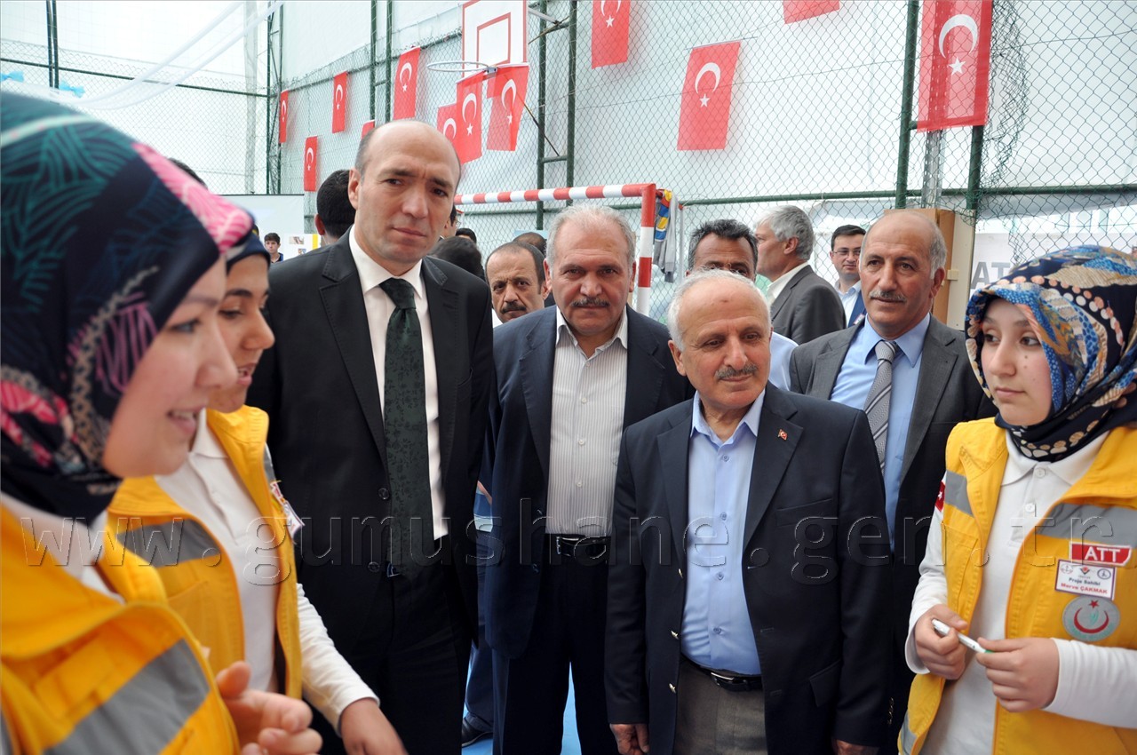 İbn-i Sina’da TÜBİTAK Bilim Fuarı Açıldı 8