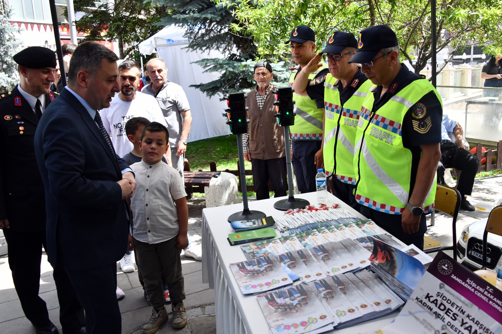 Jandarma’nın sergi ve konserine yoğun ilgi 29