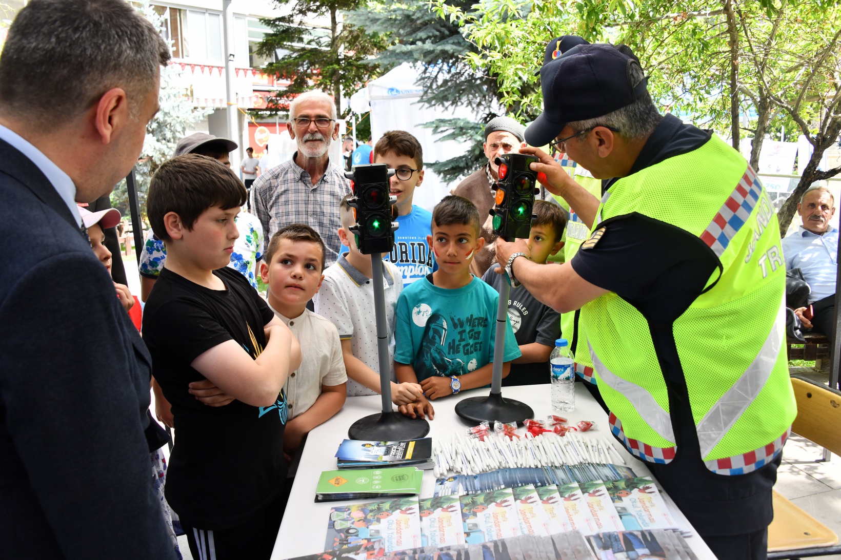Jandarma’nın sergi ve konserine yoğun ilgi 12