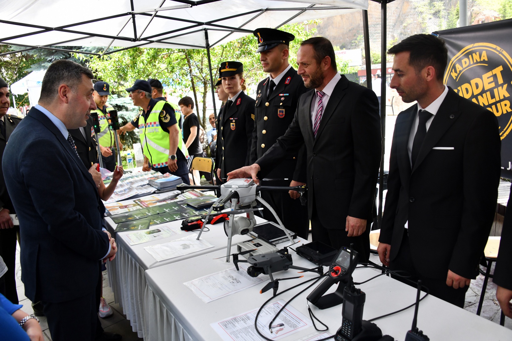 Jandarma’nın sergi ve konserine yoğun ilgi 41