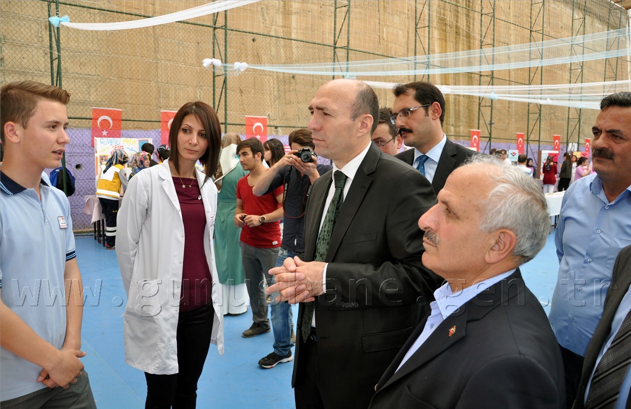 İbn-i Sina’da TÜBİTAK Bilim Fuarı Açıldı 17