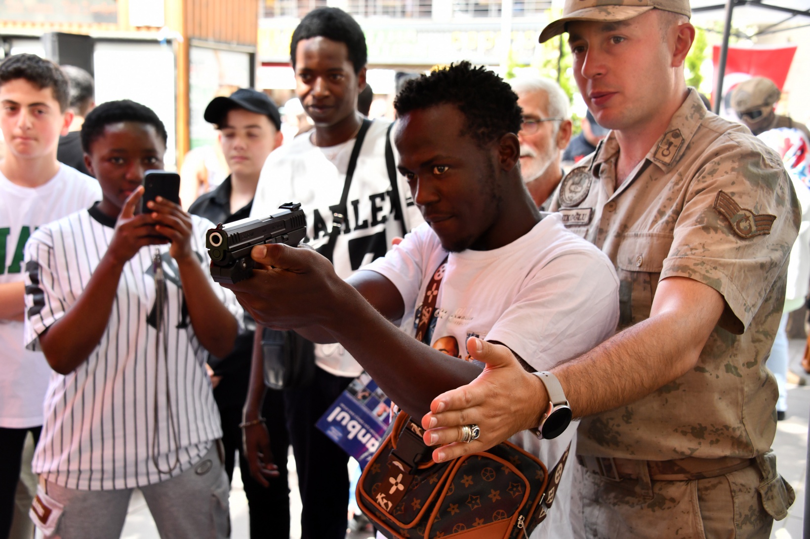 Jandarma’nın sergi ve konserine yoğun ilgi 5