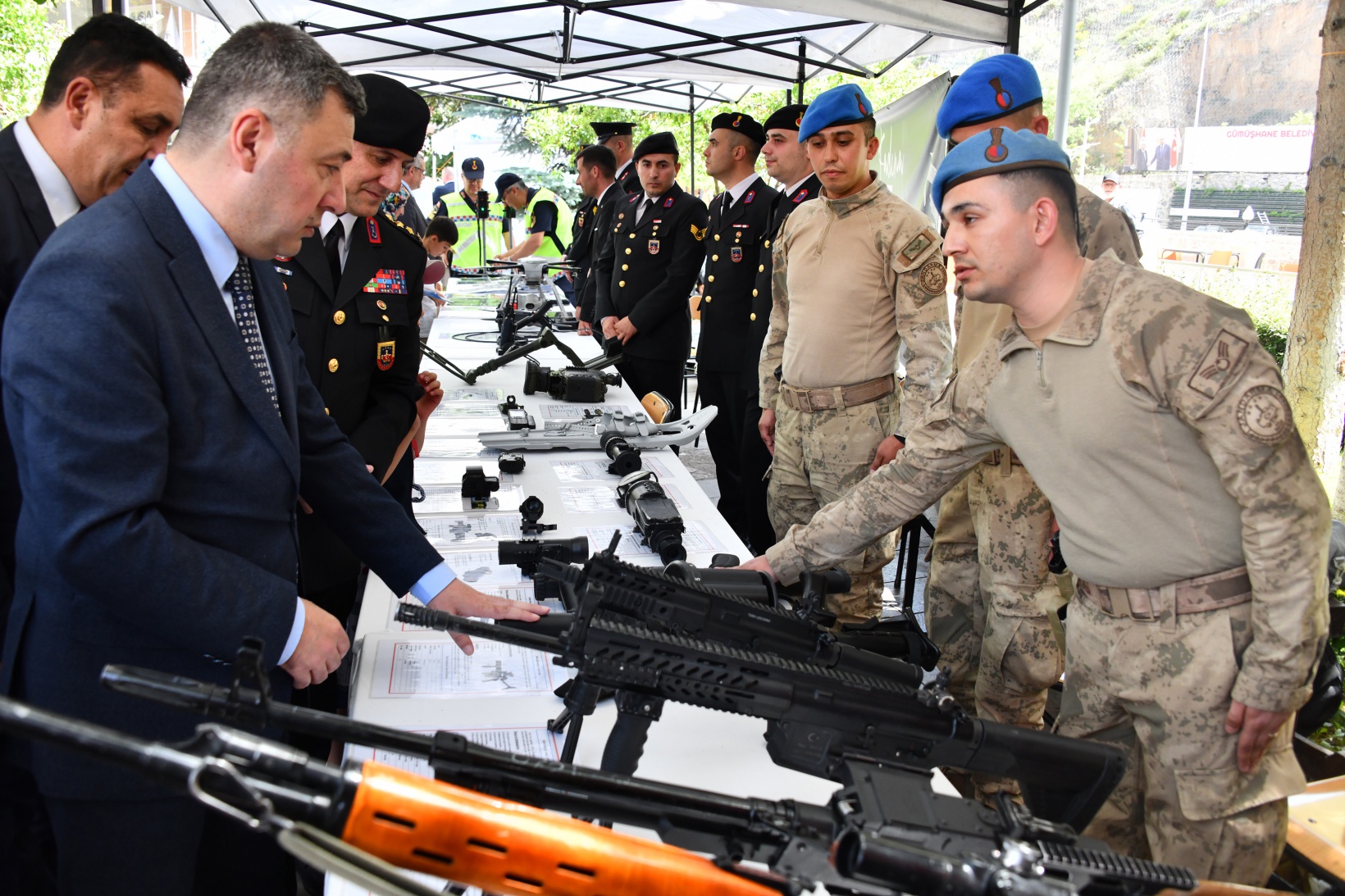 Jandarma’nın sergi ve konserine yoğun ilgi 18