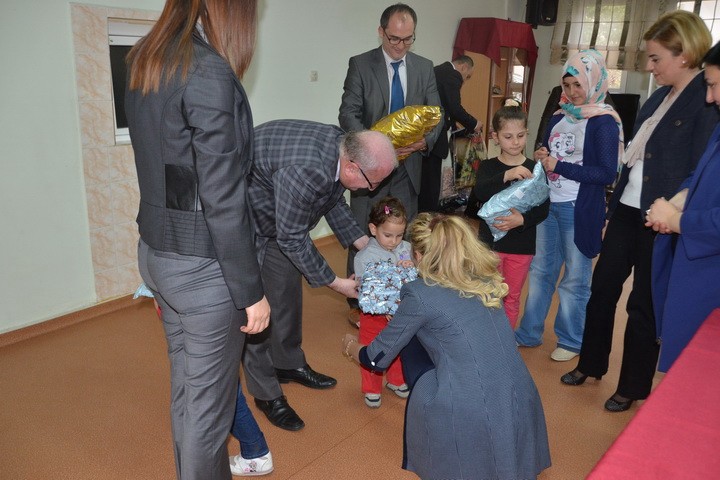 Emine Erdoğan'dan Gümüşhaneli Çocuklara Hediye 5