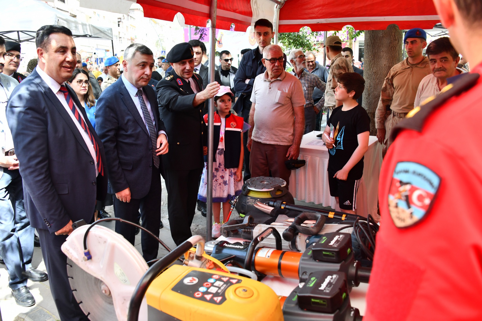 Jandarma’nın sergi ve konserine yoğun ilgi 25