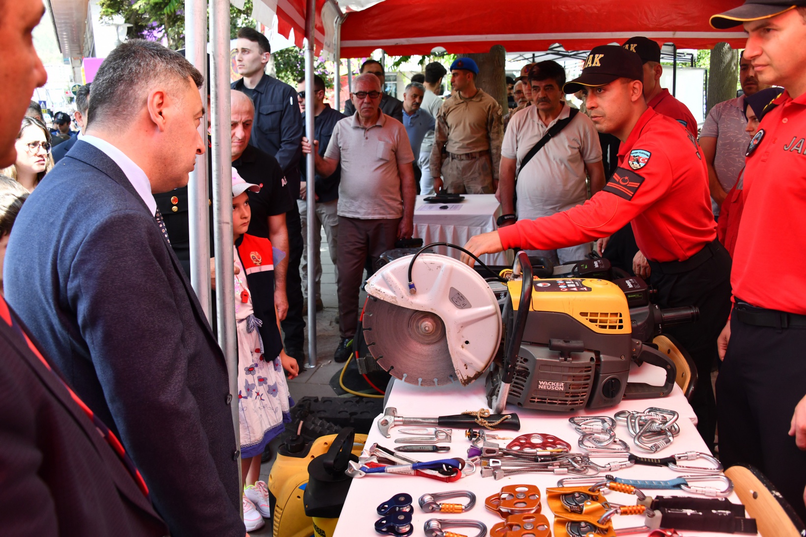 Jandarma’nın sergi ve konserine yoğun ilgi 27