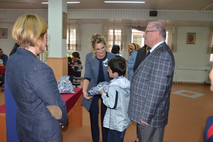 Emine Erdoğan'dan Gümüşhaneli Çocuklara Hediye 6