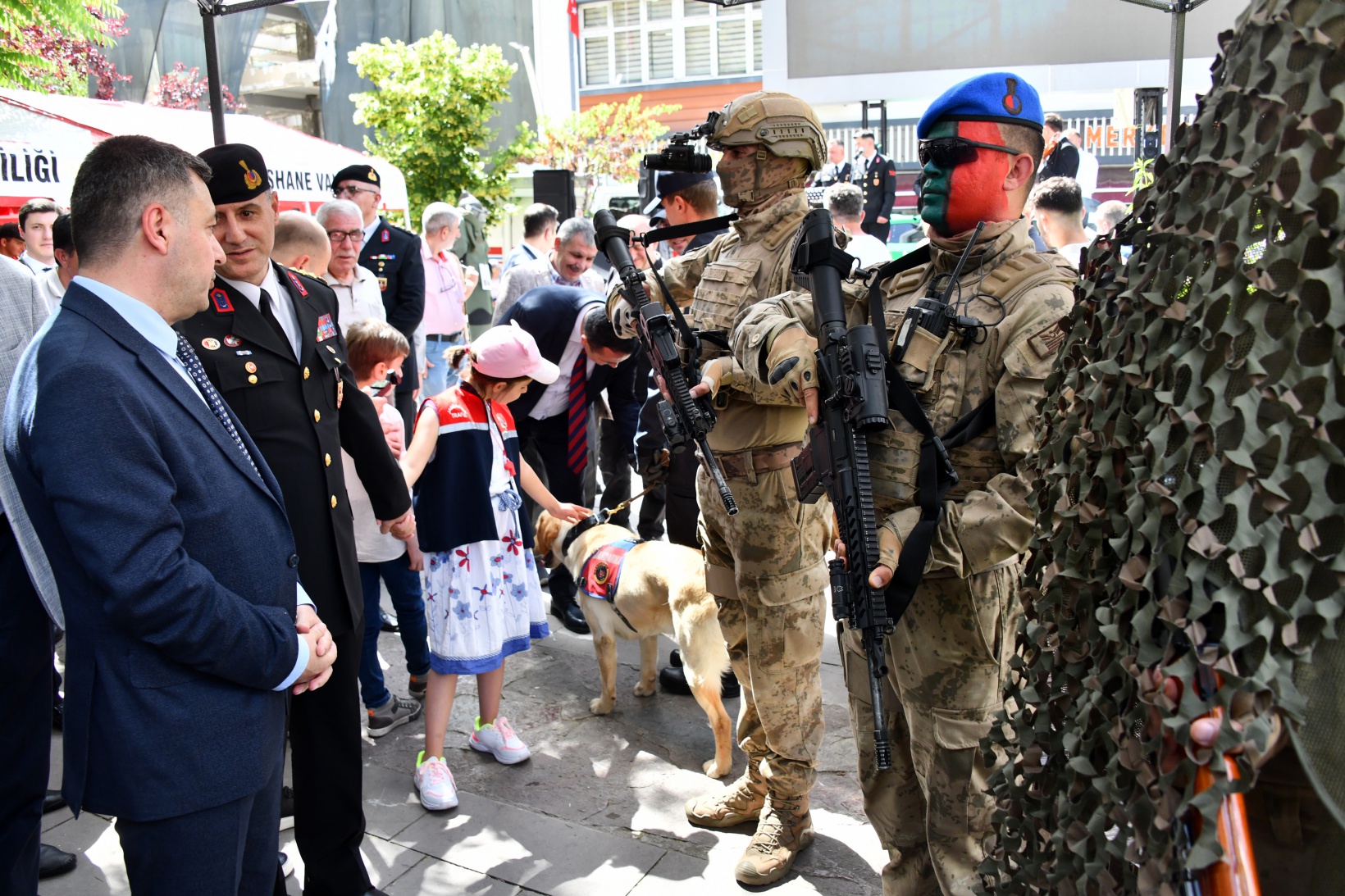 Jandarma’nın sergi ve konserine yoğun ilgi 24