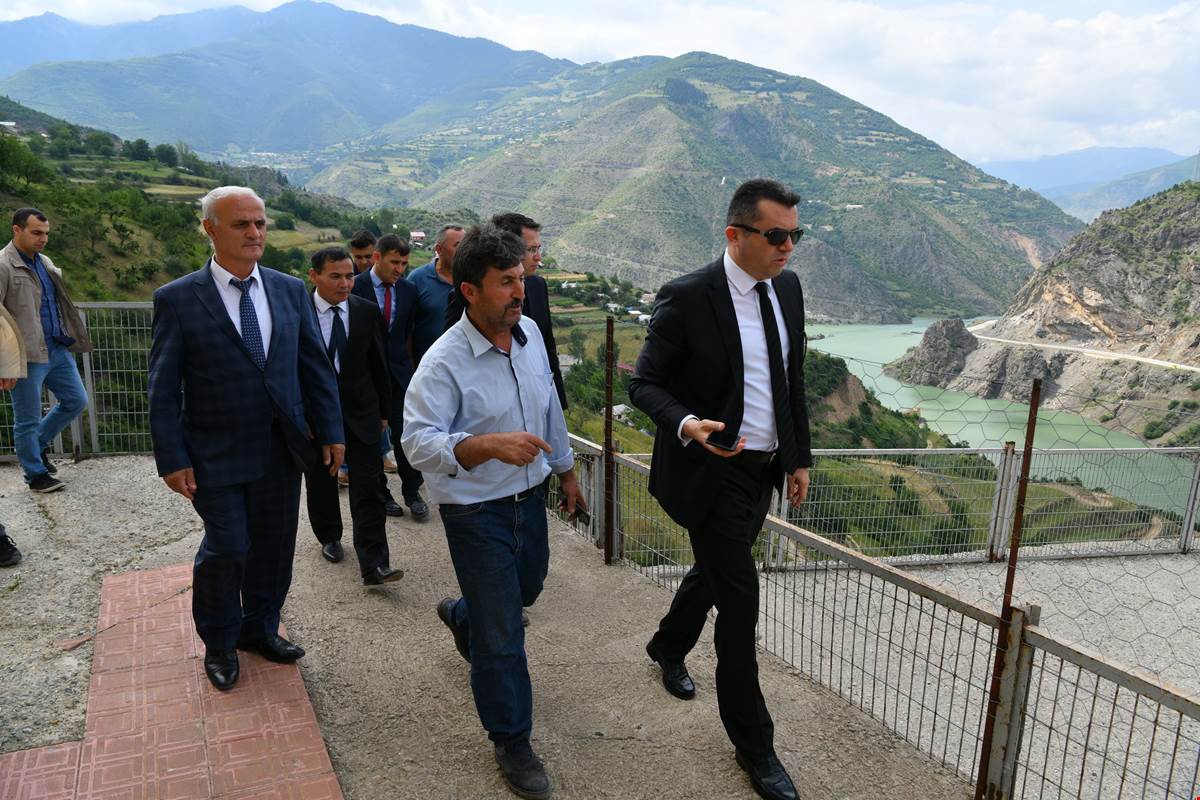 Vali Memiş Araköy ve Çayırçukur’a ziyaret etti 8