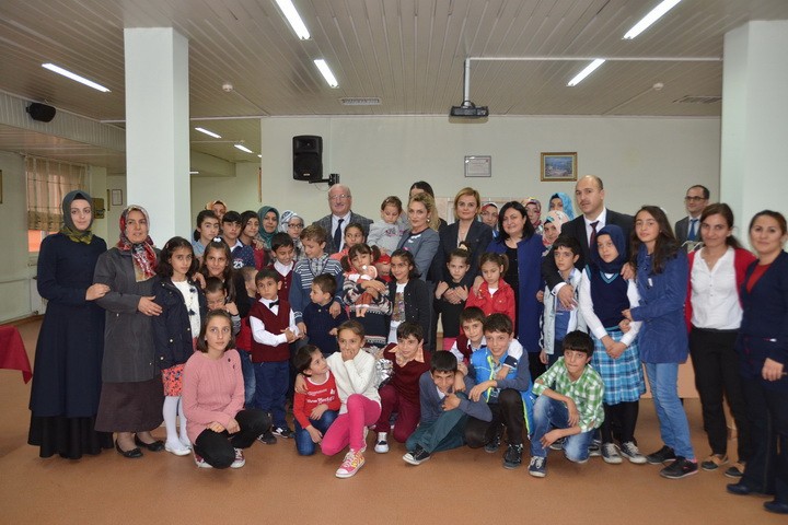 Emine Erdoğan'dan Gümüşhaneli Çocuklara Hediye 7