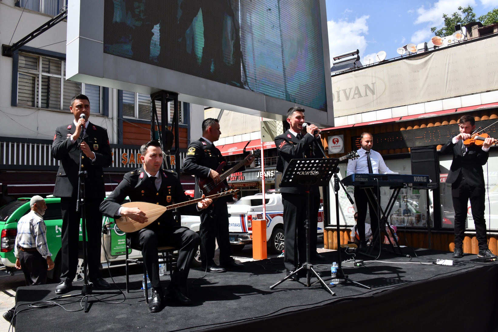 Jandarma’nın sergi ve konserine yoğun ilgi 34