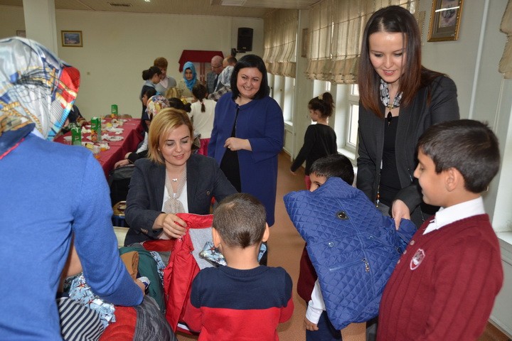 Emine Erdoğan'dan Gümüşhaneli Çocuklara Hediye 8