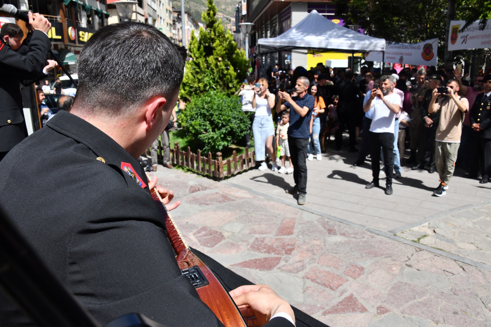 Jandarma’nın sergi ve konserine yoğun ilgi 43