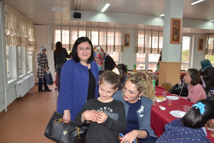 Emine Erdoğan'dan Gümüşhaneli Çocuklara Hediye 9