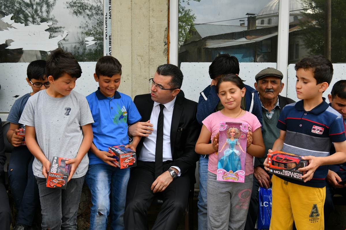 Vali Memiş Araköy ve Çayırçukur’a ziyaret etti 13