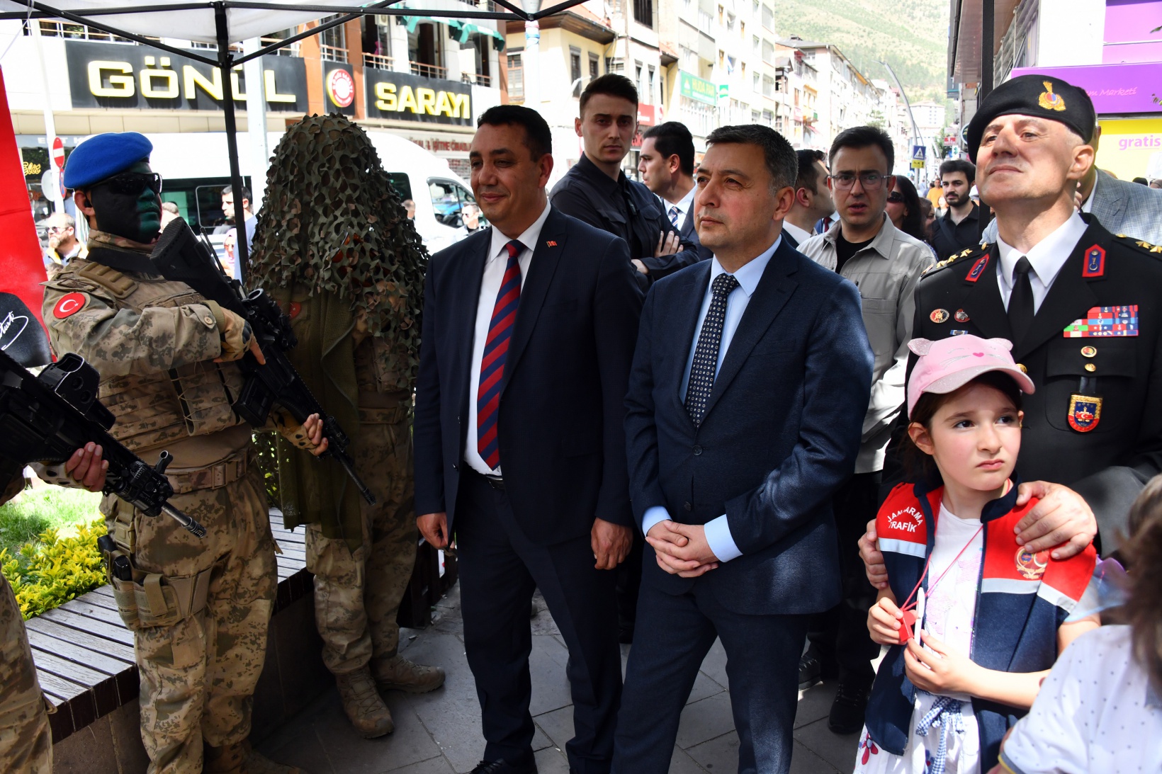 Jandarma’nın sergi ve konserine yoğun ilgi 28