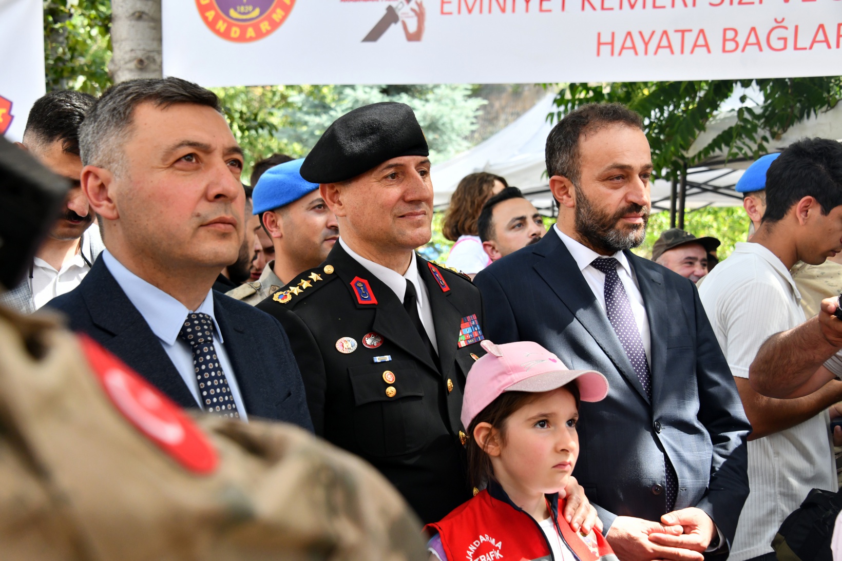 Jandarma’nın sergi ve konserine yoğun ilgi 14