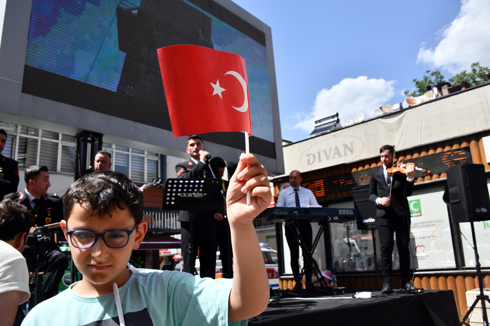 Jandarma’nın sergi ve konserine yoğun ilgi 42
