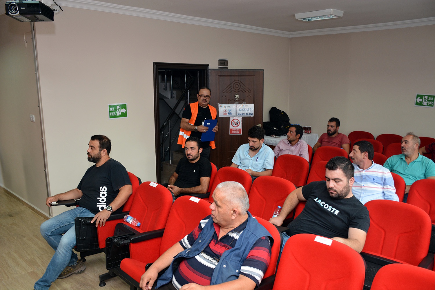 2. El Oto Alım Satım Sorumlusu Sınavları Gerçekleştirildi 1