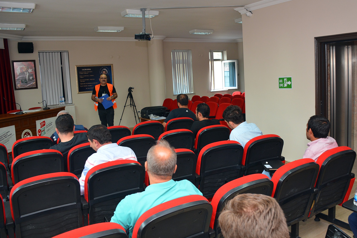 2. El Oto Alım Satım Sorumlusu Sınavları Gerçekleştirildi 2