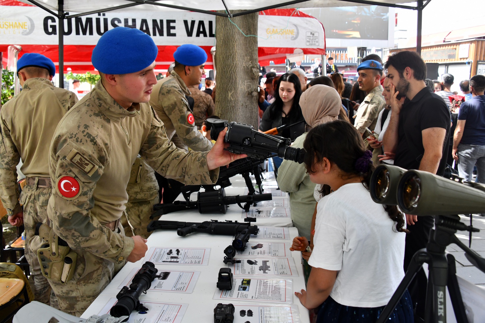 Jandarma’nın sergi ve konserine yoğun ilgi 13