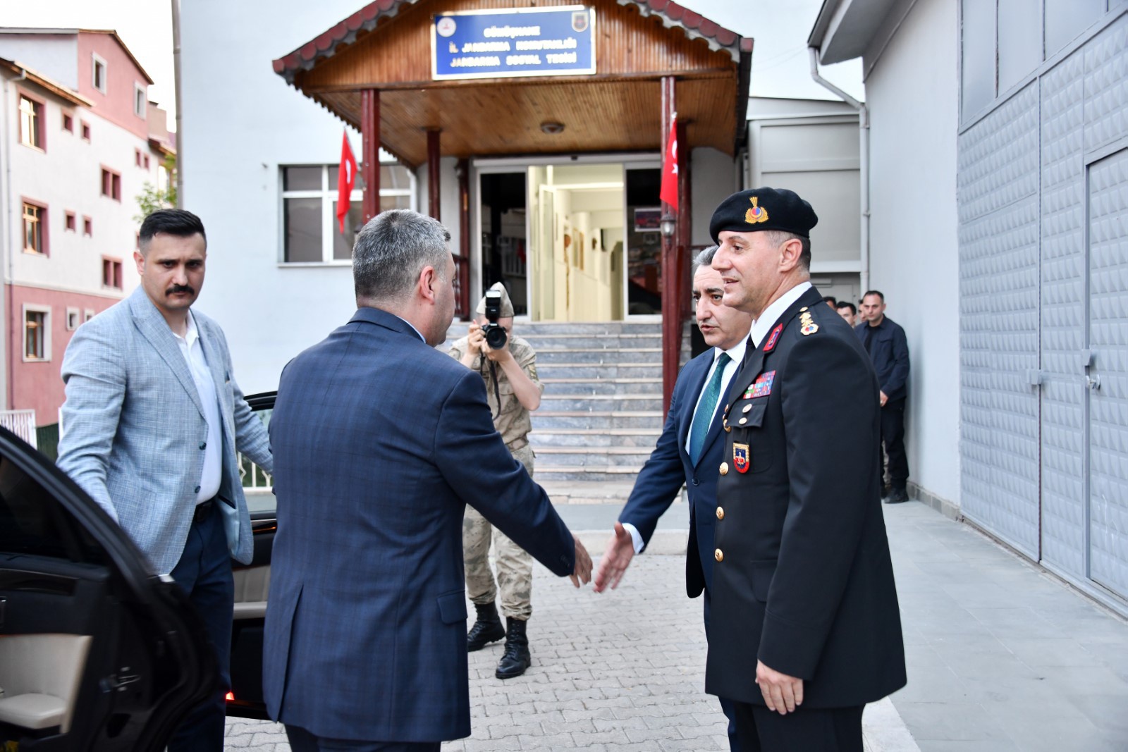Tayini çıkan Jandarma personeline plaket 6