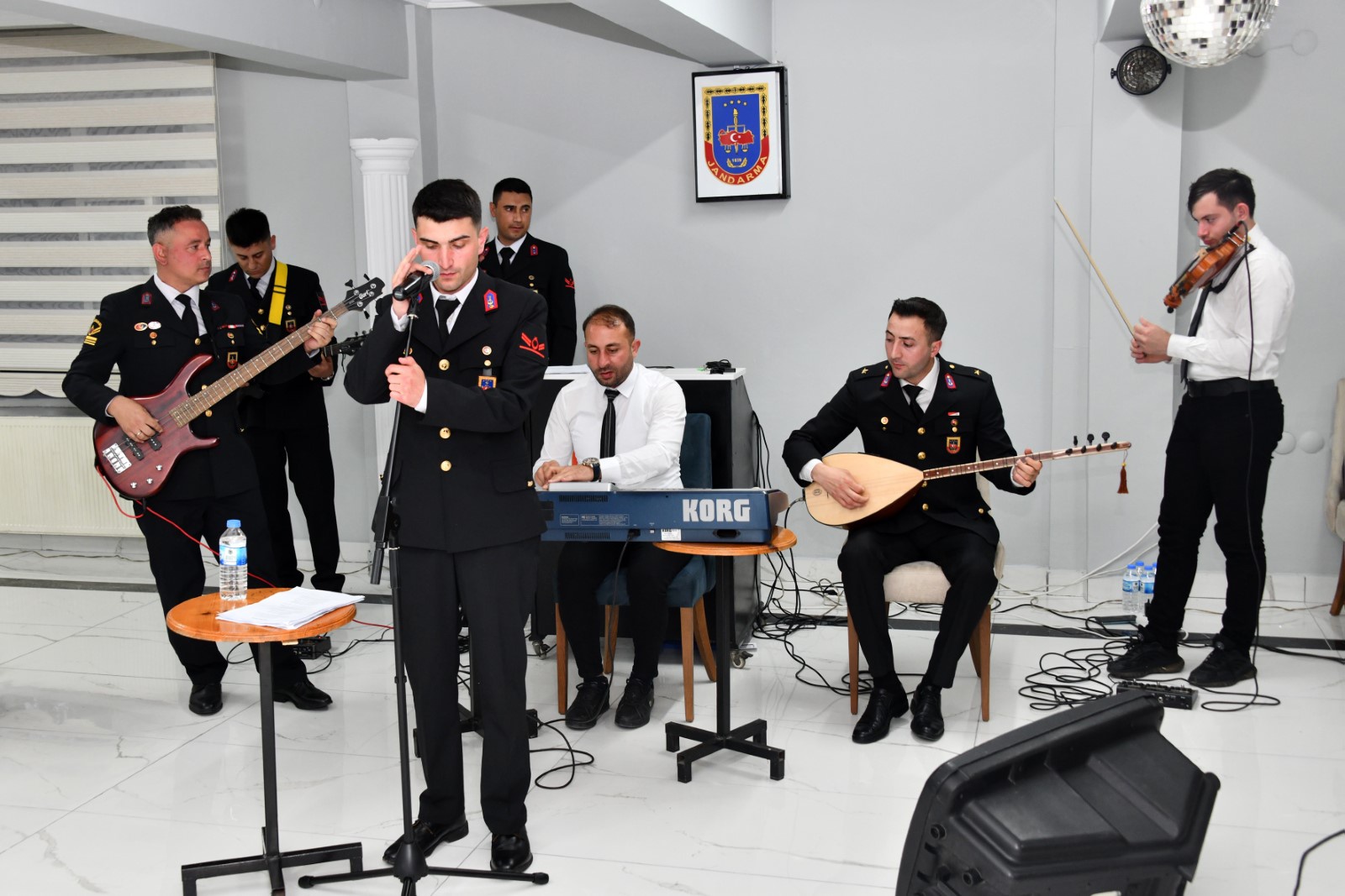 Tayini çıkan Jandarma personeline plaket 3