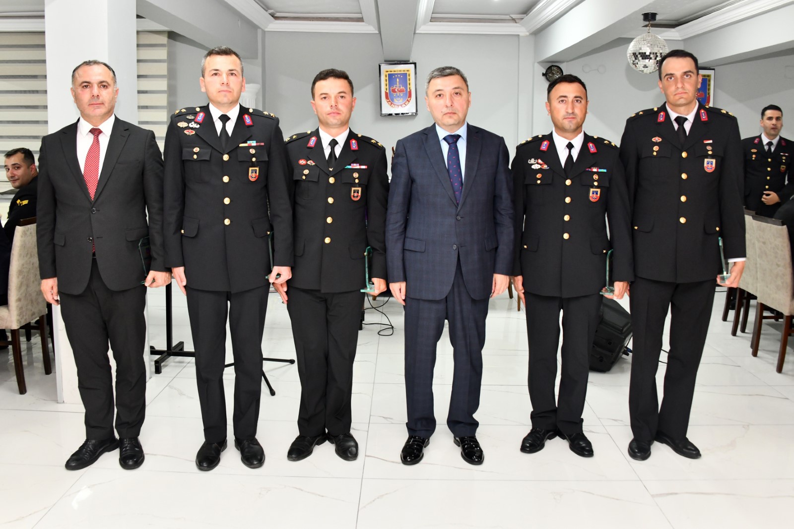 Tayini çıkan Jandarma personeline plaket 5