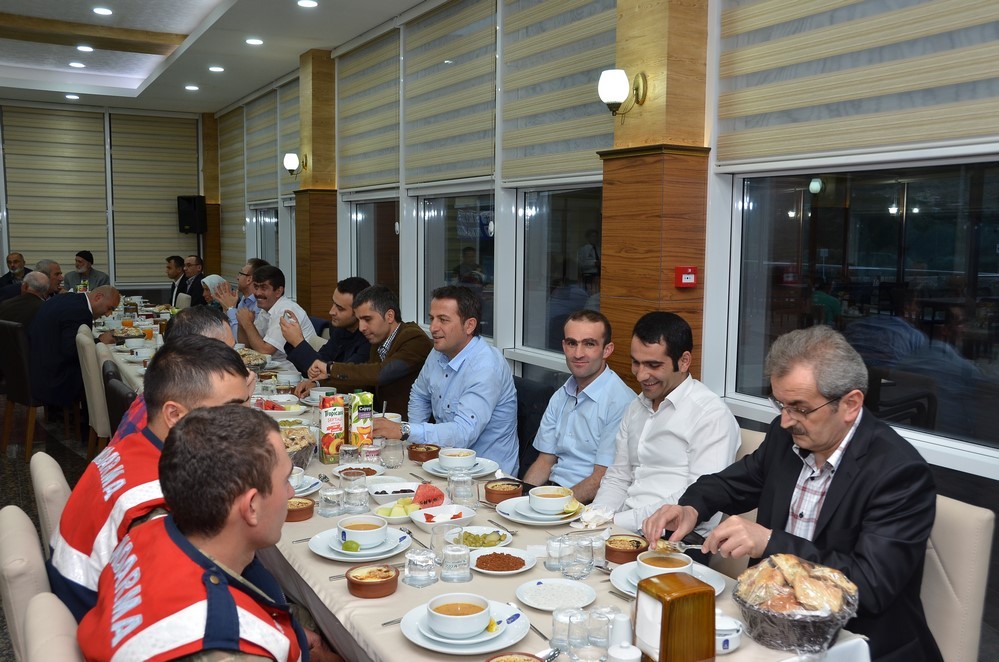 Vali Yavuz, Torul Kaymakamlığı’nın İftar Programına Katıldı 7