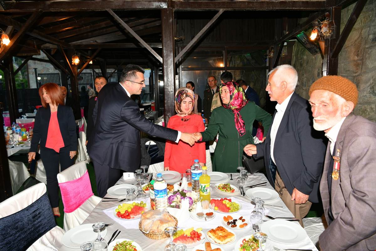 Jandarma’dan şehit aileleri onuruna iftar 3