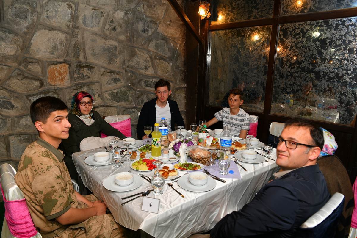 Jandarma’dan şehit aileleri onuruna iftar 7